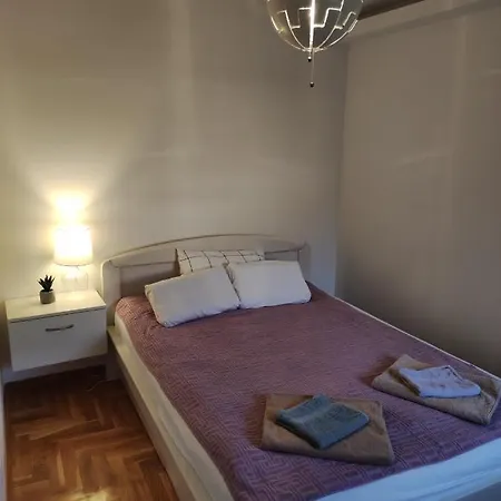 Cosy Comfy And Cost Friendly Apartment *